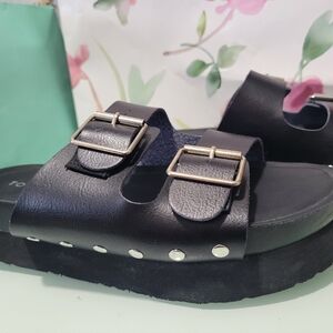 Torrid 2 strap black sandal size 7ww